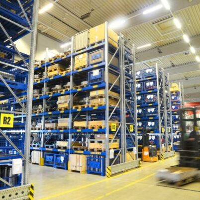 System WMS – prezentacja funkcji, korzyści i zastosowań w nowoczesnej logistyce