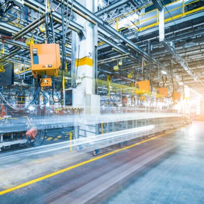 Jak system ERP dla produkcji wspiera firmy z branży metalowej?