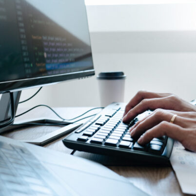 Systemy informatyczne dla firm w 2026: jak mądrze szukać partnera wdrożeniowego i o co pytać na pierwszym spotkaniu? [Poradnik dla właścicieli firm]